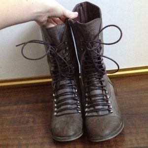 Combat boots
